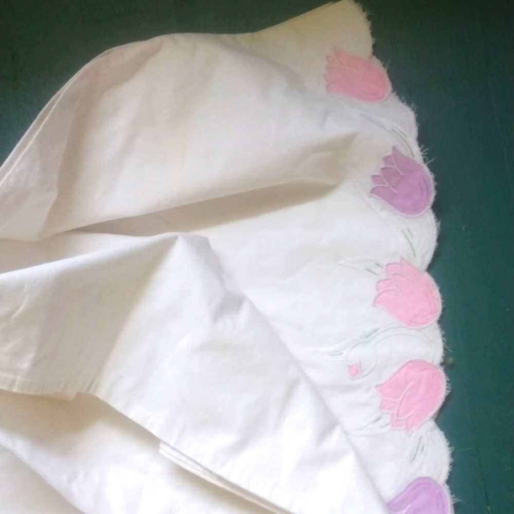 (2) Vintage Floral Pink N Lavender Trimmed Lg Cotton Pillowcases